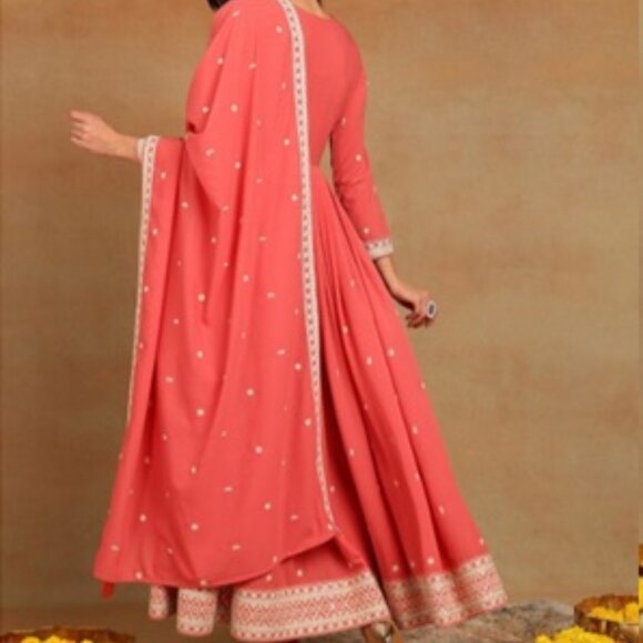 Pink Ethnic Motifs Embroidered Thread Work Georgette Anarkali Kurta With Dupatta - Picture 2 of 7
